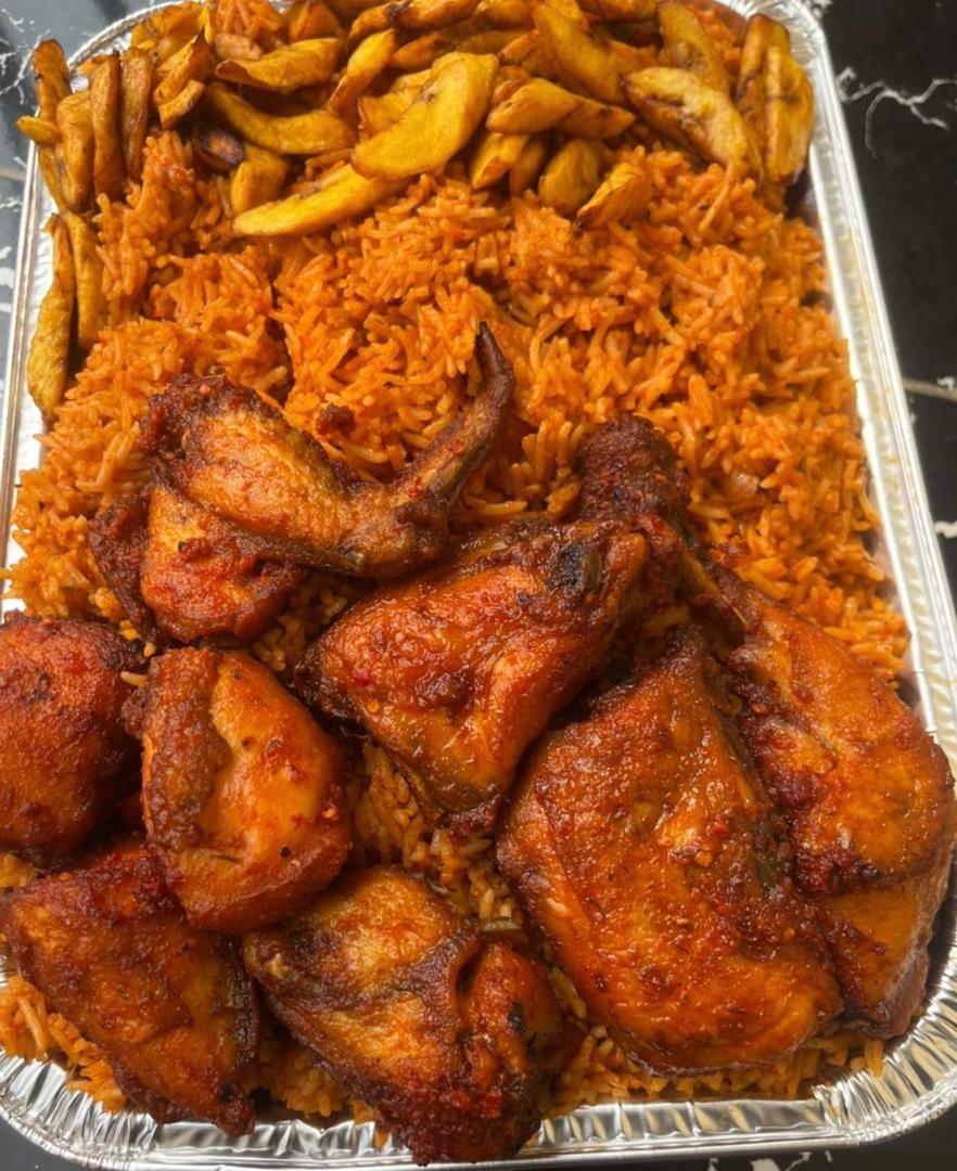 Jollof rice with chicken and plantain